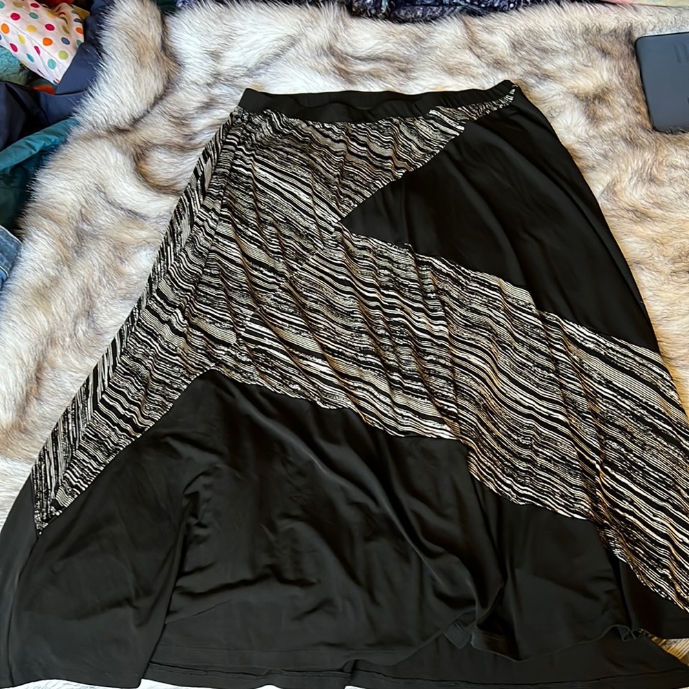 Black and white print maxi skirt